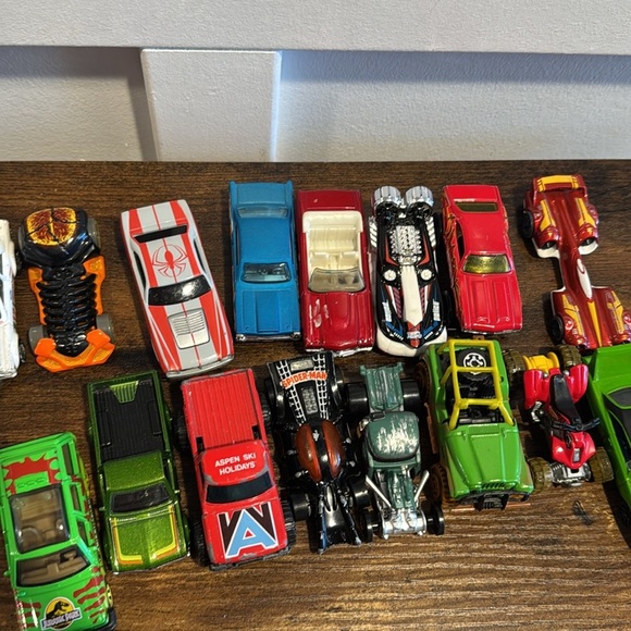 Mixed Lot of 20 Die Cast & Plastic Toy Cars - Picture 3 of 8